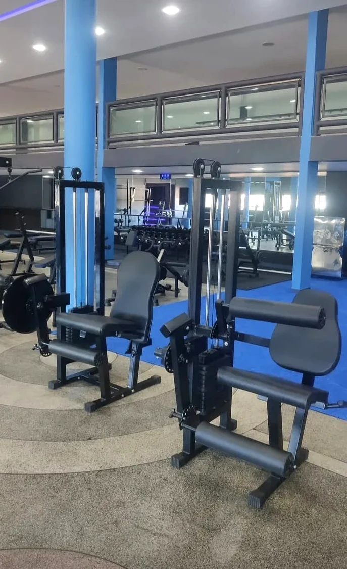 Máquinas de musculação na Academia Suprema
