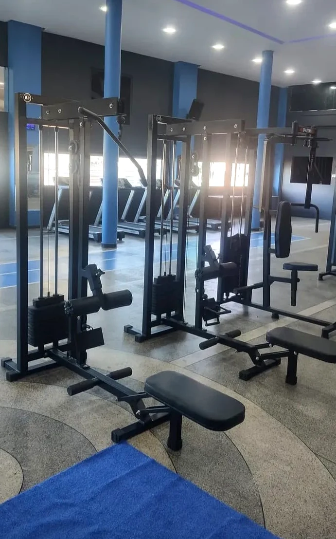 Sala de musculação equipada